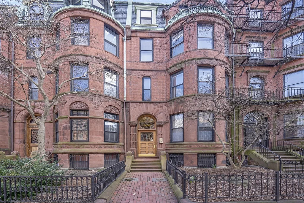 1 bed, 1 bath apartment for rent at 473 Beacon St Unit 1R, Back Bay — photo 1 of 18