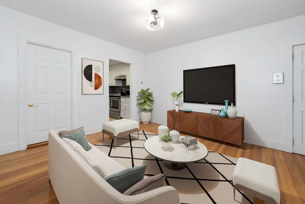 1 bed, 1 bath apartment for rent at 473 Beacon St Unit 1R, Back Bay — photo 3 of 18