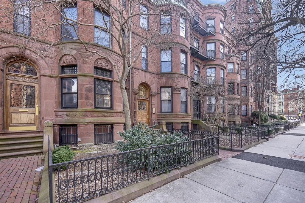 1 bed, 1 bath apartment for rent at 473 Beacon St Unit 1R, Back Bay — photo 2 of 18