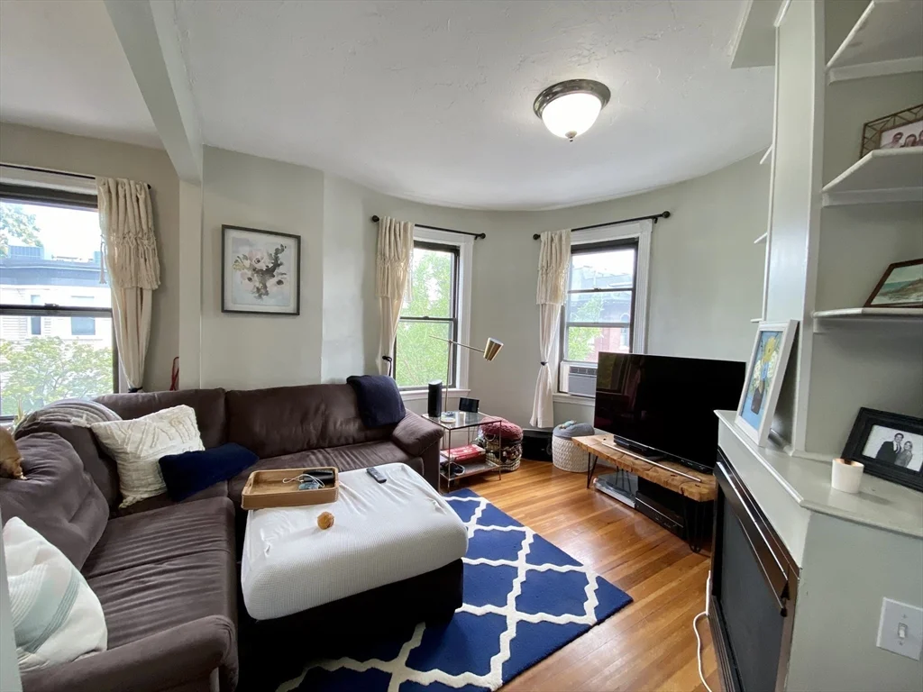 2 bed, 1 bath apartment for rent at 473 E 3rd Unit 3, South Boston — photo 1 of 6