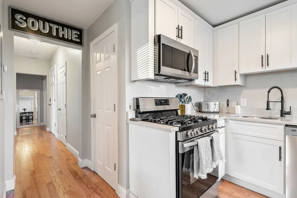4 bed, 2 bath apartment for rent at 473 East 5th St Unit 2, South Boston — photo 2 of 17