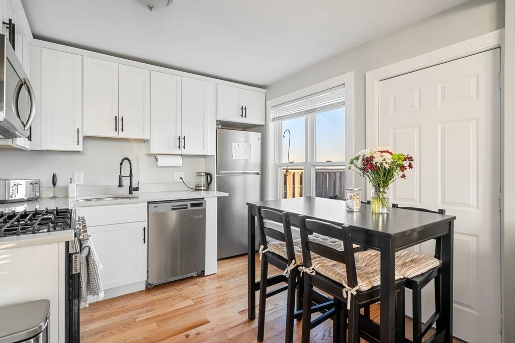 4 bed, 2 bath apartment for rent at 473 East 5th St Unit 2, South Boston — photo 5 of 17