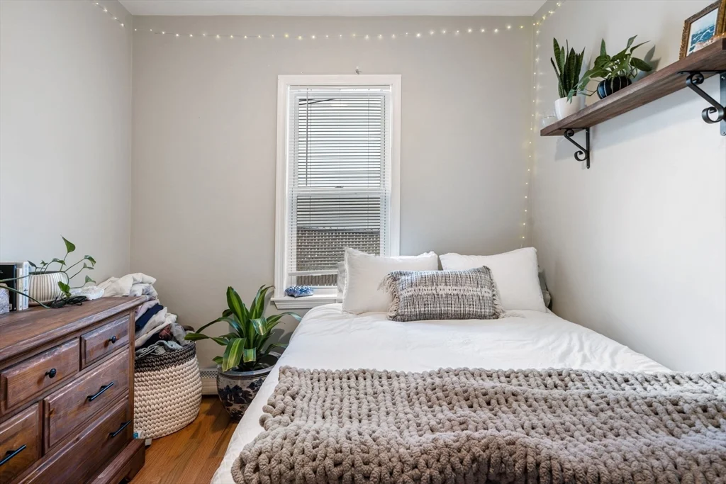 4 bed, 2 bath apartment for rent at 473 East 5th St Unit 2, South Boston — photo 10 of 17