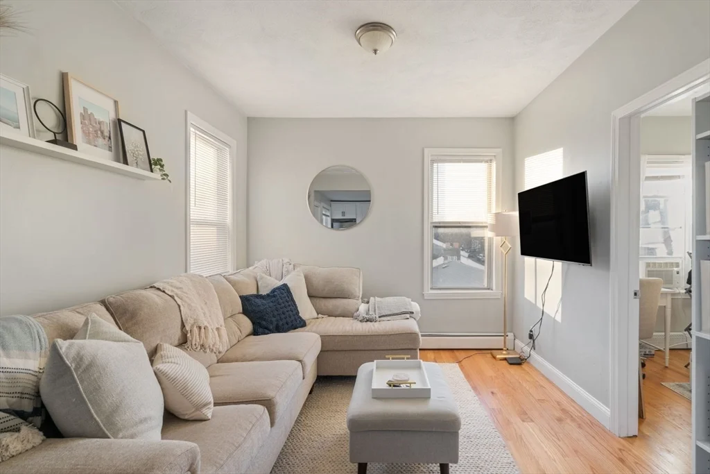 4 bed, 2 bath apartment for rent at 473 East 5th St Unit 2, South Boston — photo 4 of 17