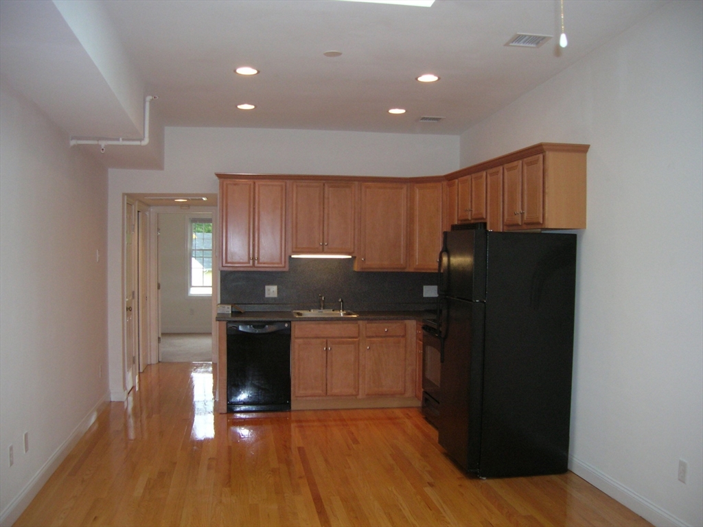 1 bed, 1 bath apartment for rent at 473 Main St Unit B, Melrose — photo 2 of 5