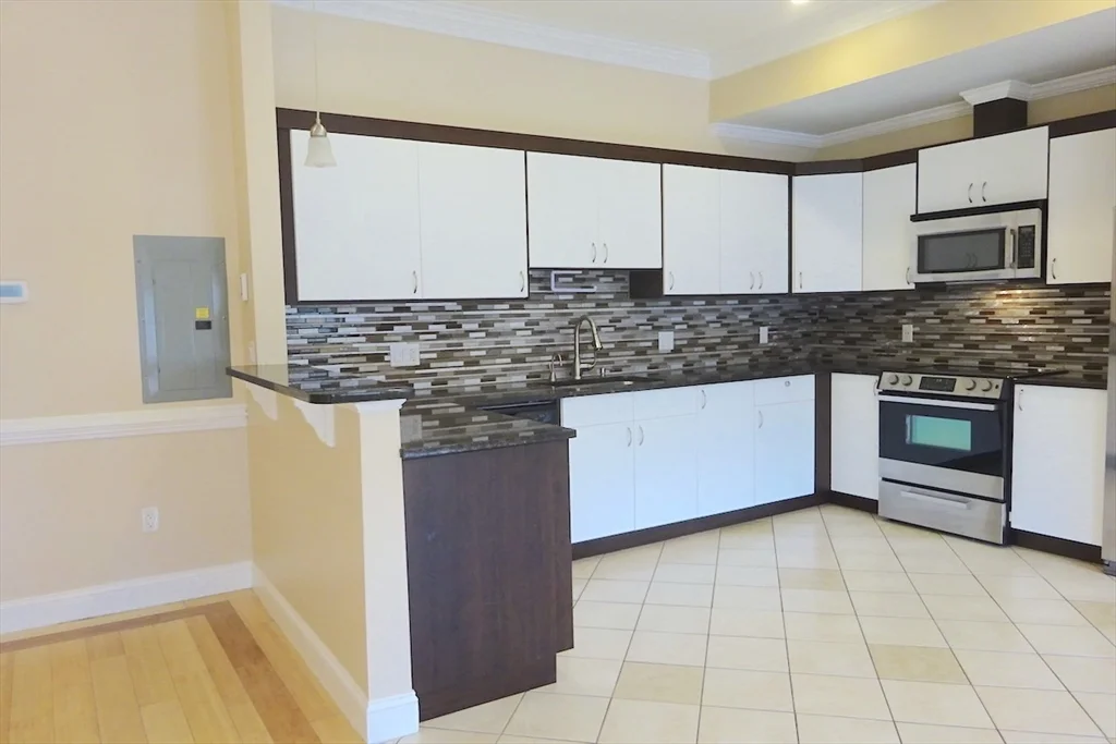 2 bed, 1 bath apartment for rent at 473 Revere Beach Pkwy Unit 1, Revere — photo 7 of 25