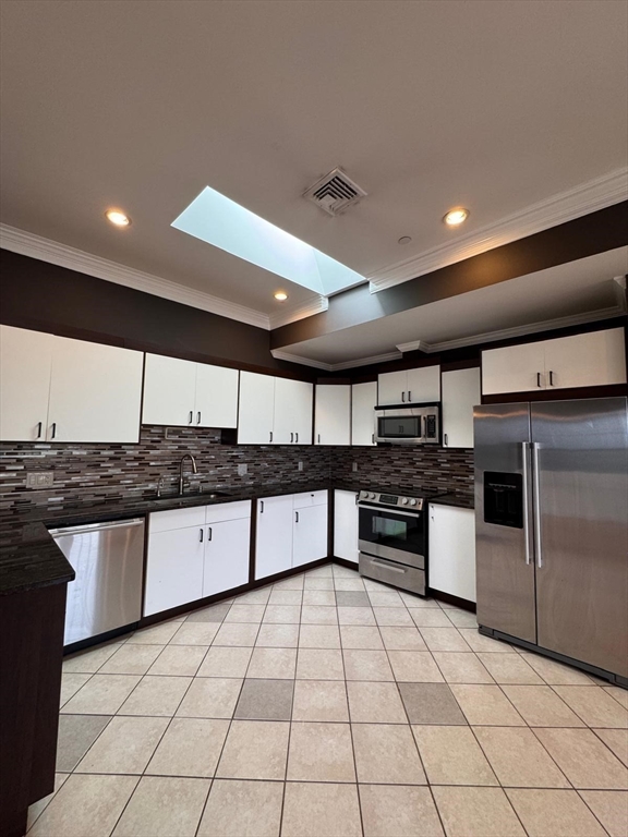 2 bed, 1 bath apartment for rent at 473 Revere Beach Pkwy Unit 4, Revere — photo 4 of 27