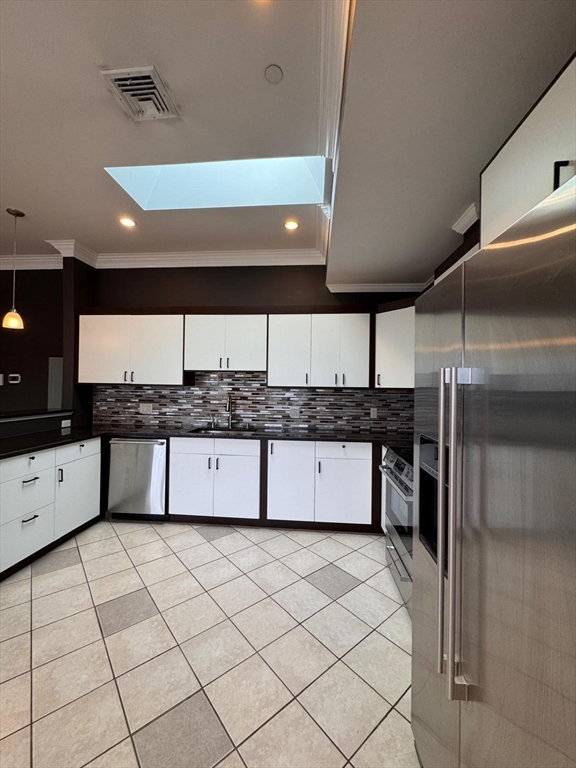 2 bed, 1 bath apartment for rent at 473 Revere Beach Pkwy Unit 4, Revere — photo 5 of 27