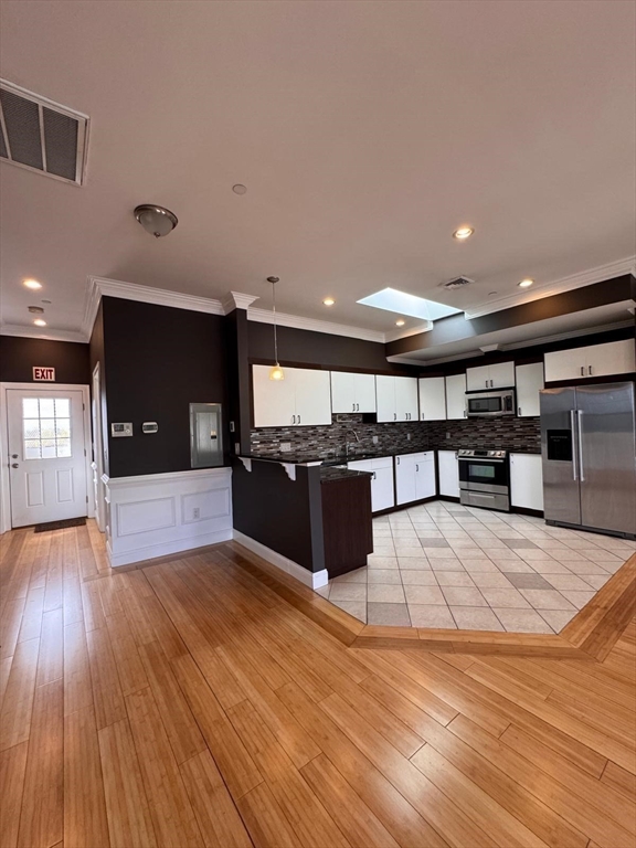 2 bed, 1 bath apartment for rent at 473 Revere Beach Pkwy Unit 4, Revere — photo 8 of 27