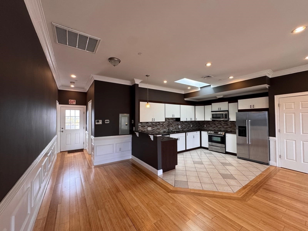 2 bed, 1 bath apartment for rent at 473 Revere Beach Pkwy Unit 4, Revere — photo 6 of 27