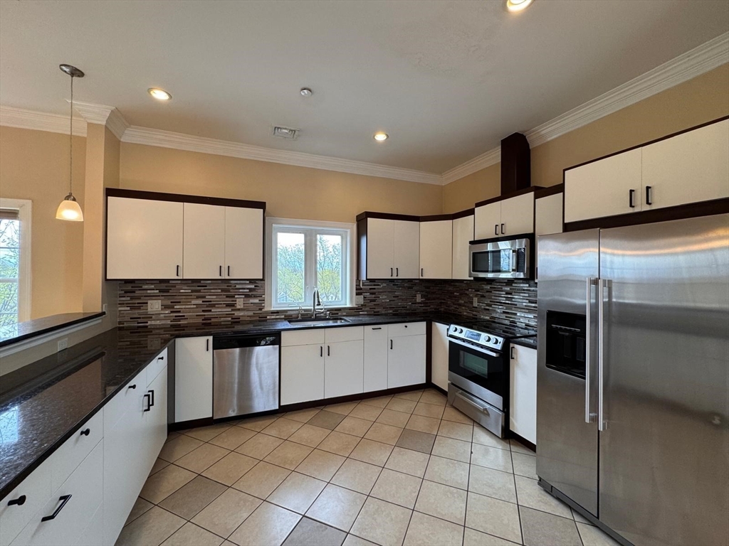 2 bed, 1 bath apartment for rent at 473 Revere Beach Pkwy Unit 6, Revere — photo 3 of 26