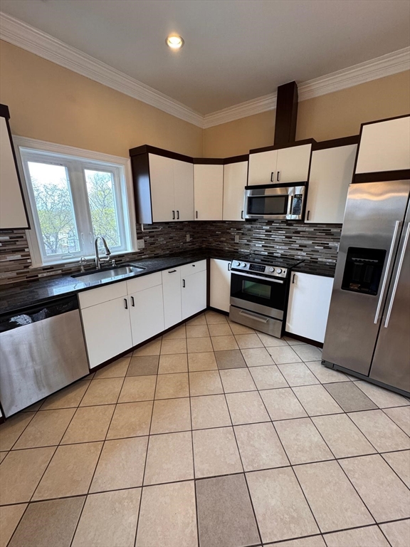 2 bed, 1 bath apartment for rent at 473 Revere Beach Pkwy Unit 6, Revere — photo 2 of 26