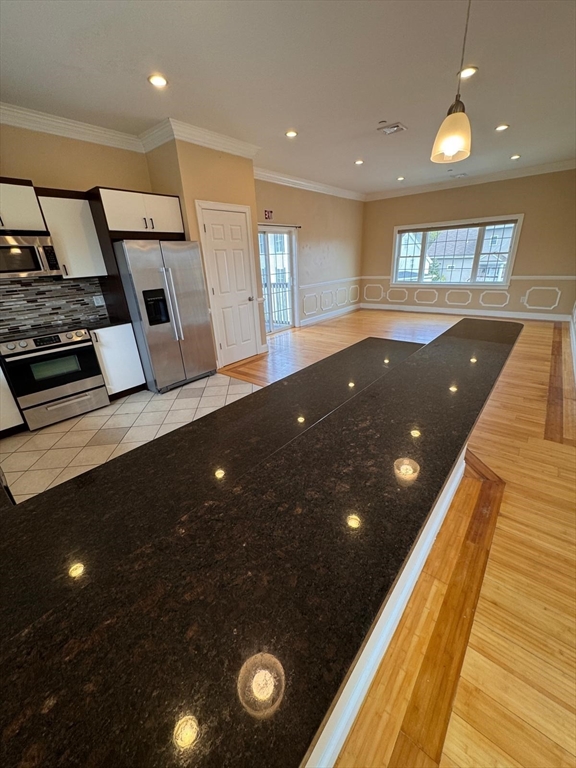 2 bed, 1 bath apartment for rent at 473 Revere Beach Pkwy Unit 6, Revere — photo 15 of 26