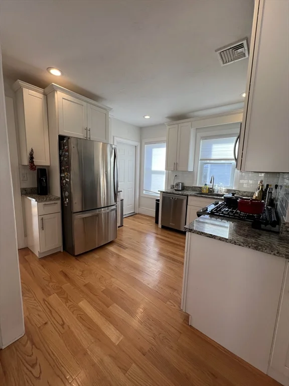 5 bed, 2 bath apartment for rent at 474 Albemarle Rd Unit 2, Newton — photo 4 of 14