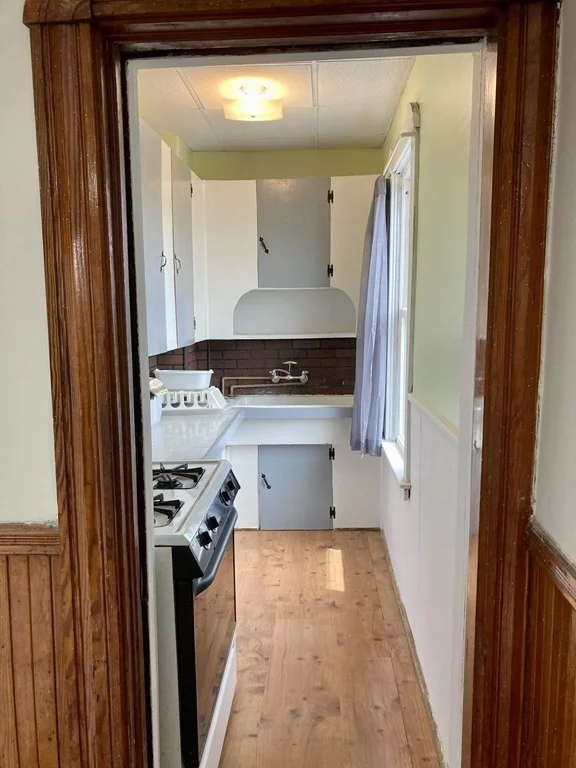 3 bed, 1 bath apartment for rent at 474 Ashley Boulevard Unit 3rd FL, New Bedford — photo 5 of 10