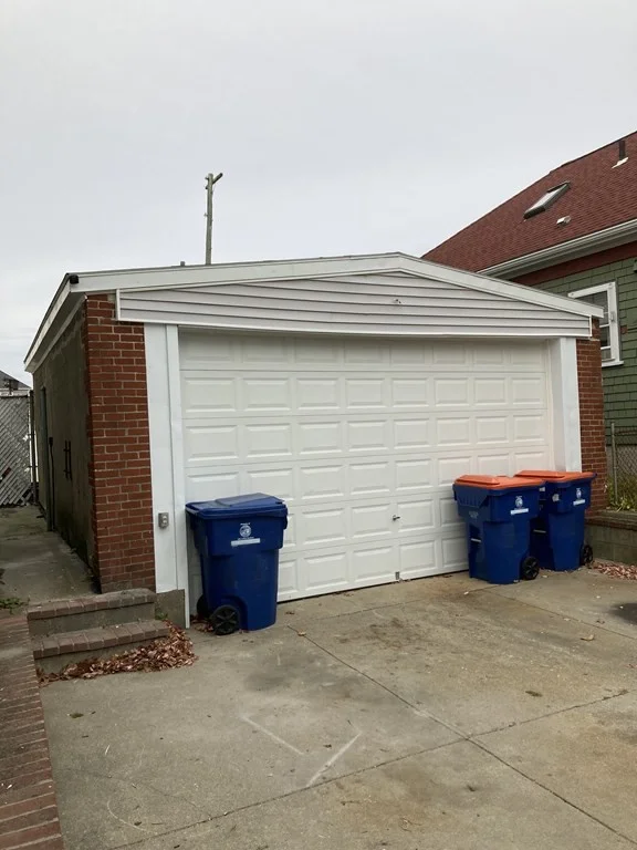 Studio bed, 1 bath apartment for rent at 474 Ashley Boulevard Unit Garage, New Bedford — photo 2 of 2