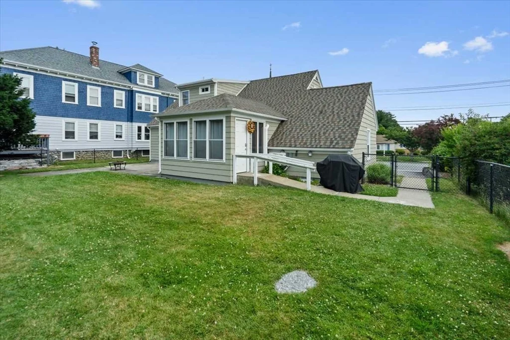 3 bed, 3 bath apartment for rent at 474 Burncoat St Unit 474, Worcester — photo 34 of 39