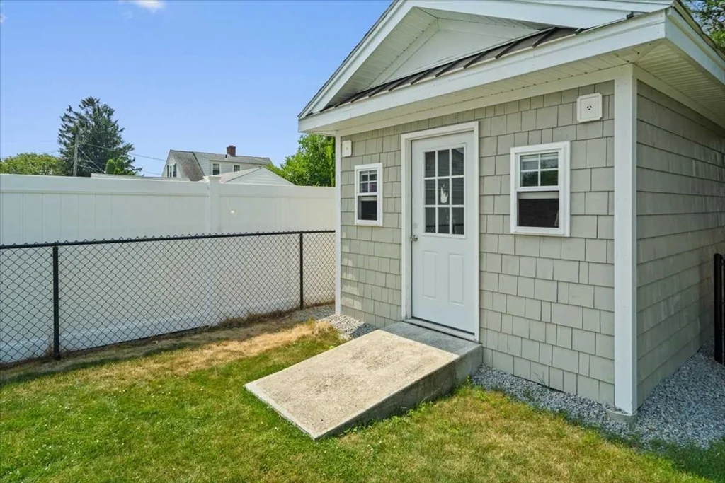 3 bed, 3 bath apartment for rent at 474 Burncoat St Unit 474, Worcester — photo 36 of 39