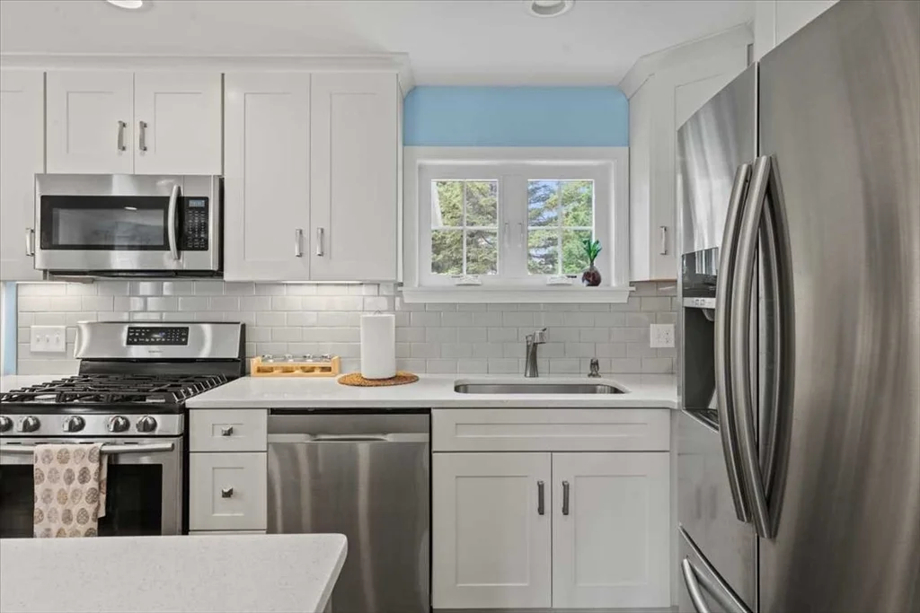 3 bed, 3 bath apartment for rent at 474 Burncoat St Unit 474, Worcester — photo 10 of 39