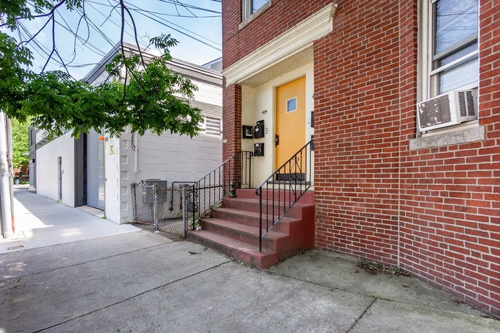 4 bed, 1 bath apartment for rent at 474 Windsor St Unit 2F, Wellington-Harrington — photo 15 of 16