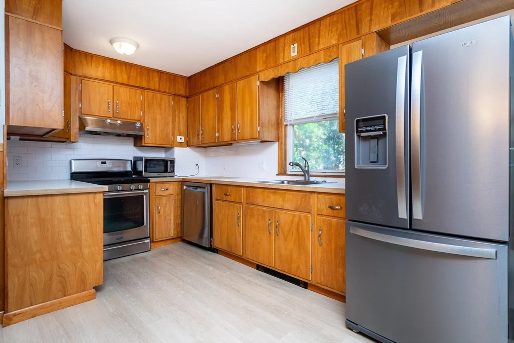 4 bed, 1 bath apartment for rent at 474 Windsor St Unit 2F, Wellington-Harrington — photo 13 of 16