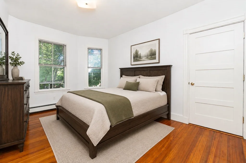 4 bed, 1 bath apartment for rent at 474 Windsor St Unit 2F, Wellington-Harrington — photo 3 of 16