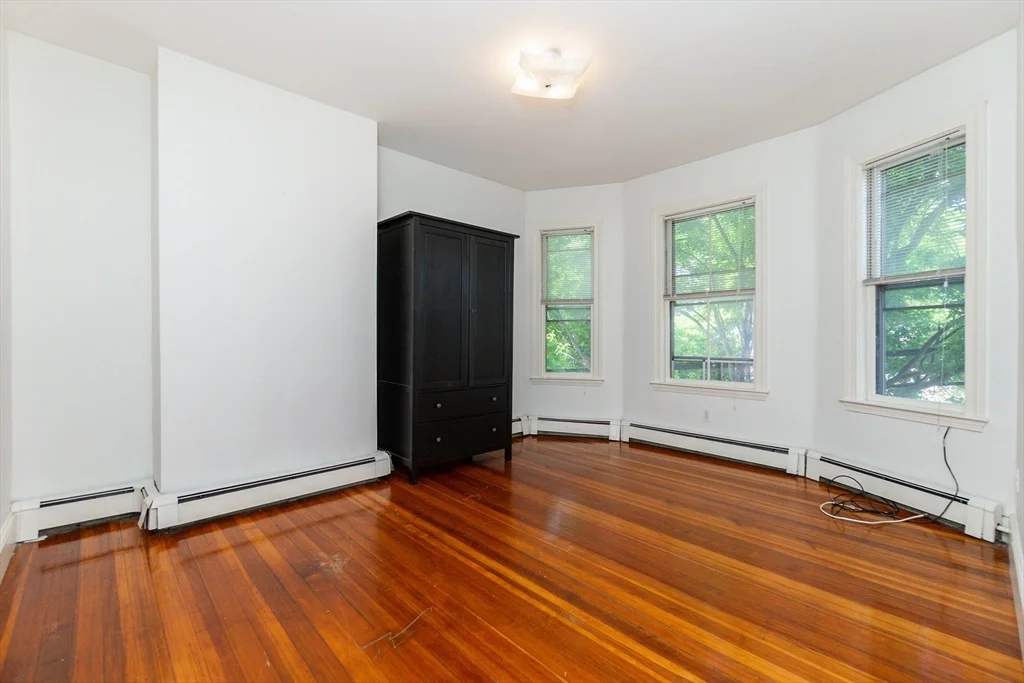 4 bed, 1 bath apartment for rent at 474 Windsor St Unit 2F, Wellington-Harrington — photo 5 of 16