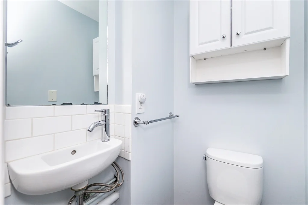 4 bed, 1 bath apartment for rent at 474 Windsor St Unit 2F, Wellington-Harrington — photo 11 of 16