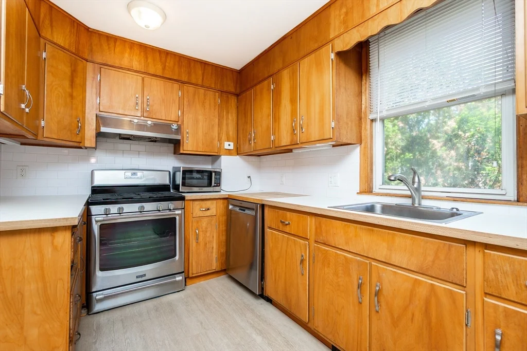 4 bed, 1 bath apartment for rent at 474 Windsor St Unit 2F, Wellington-Harrington — photo 12 of 16