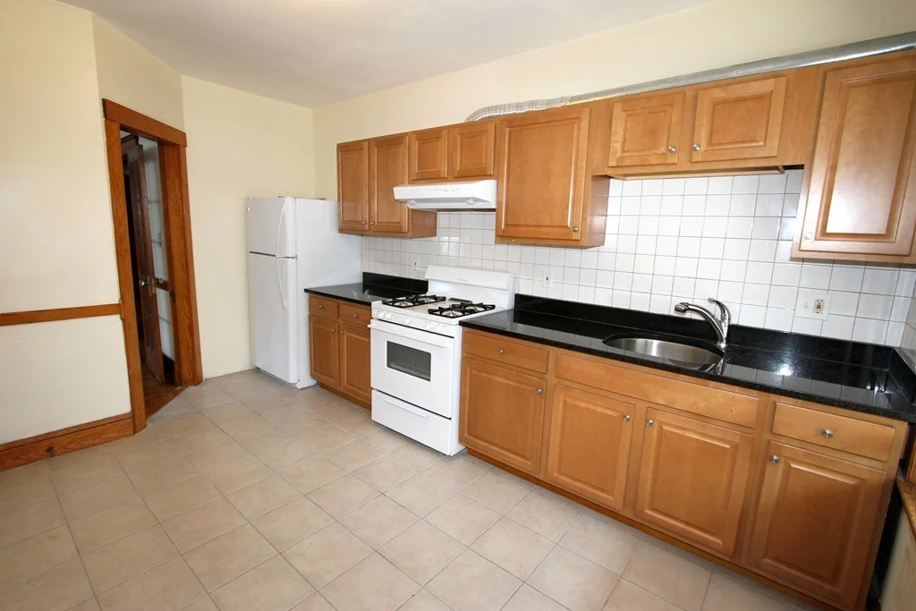 3 bed, 1 bath apartment for rent at 475 Ashmont Unit 3, Dorchester — photo 3 of 12
