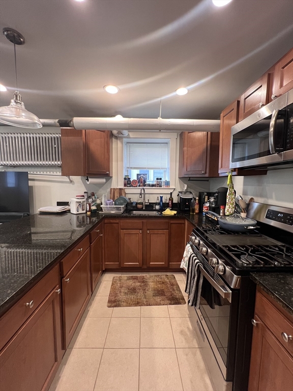 1 bed, 1 bath apartment for rent at 475 Broadway Unit 0, South Medford