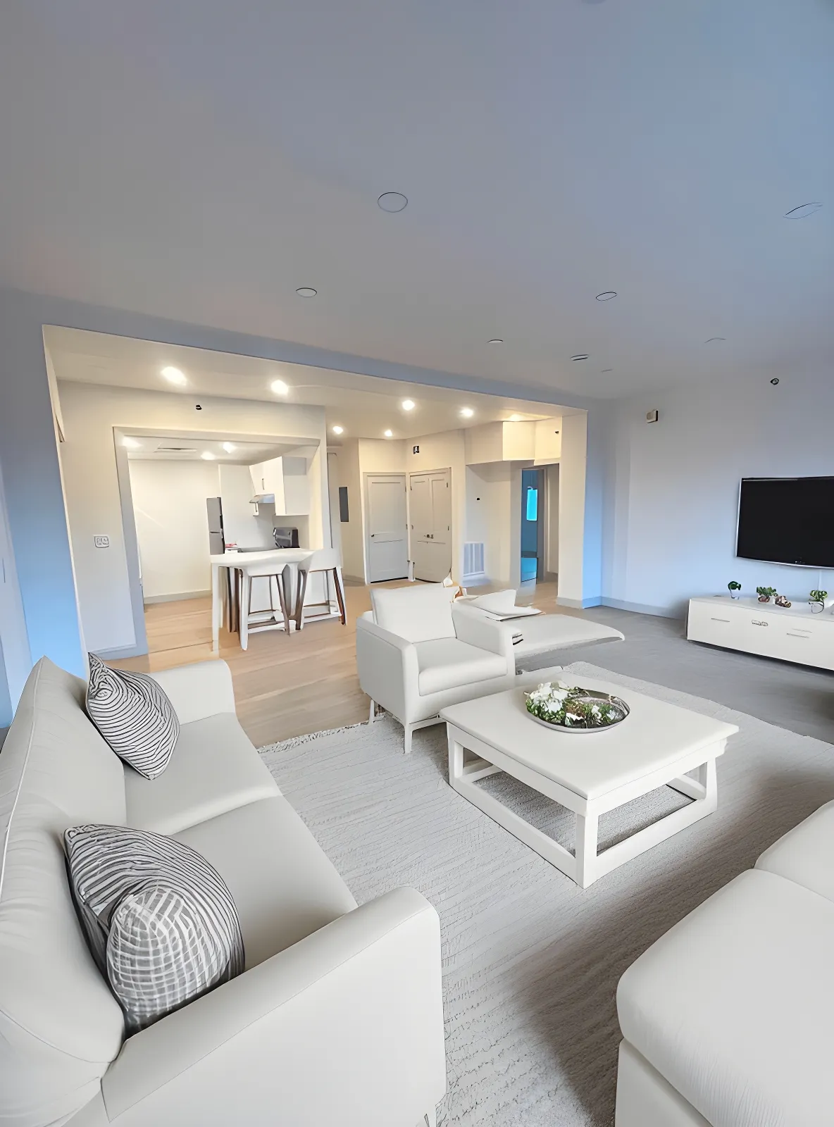 4 bed, 2 bath apartment for rent at 475 Commonwealth Ave Unit 701-702, Fenway — photo 16 of 26