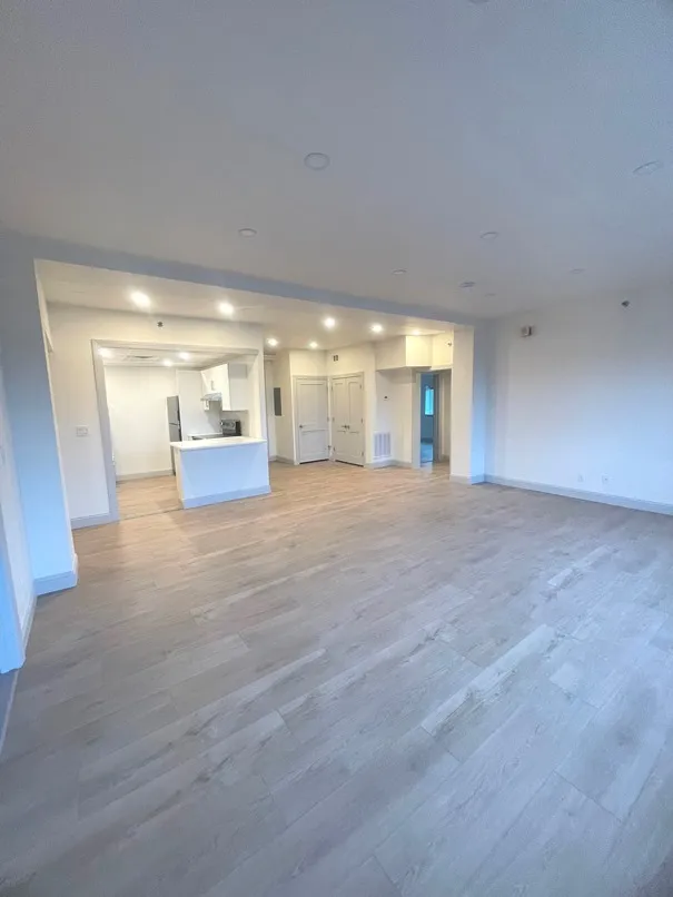 4 bed, 2 bath apartment for rent at 475 Commonwealth Ave Unit 701-702, Fenway — photo 8 of 26