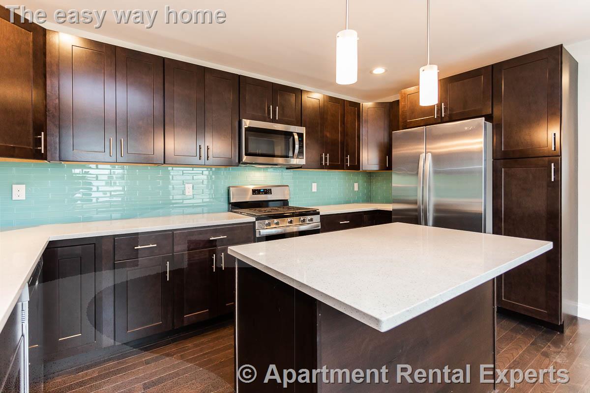 5 bed, 4+ bath apartment for rent at 476 Fulton St, Medford Square — photo 9 of 31