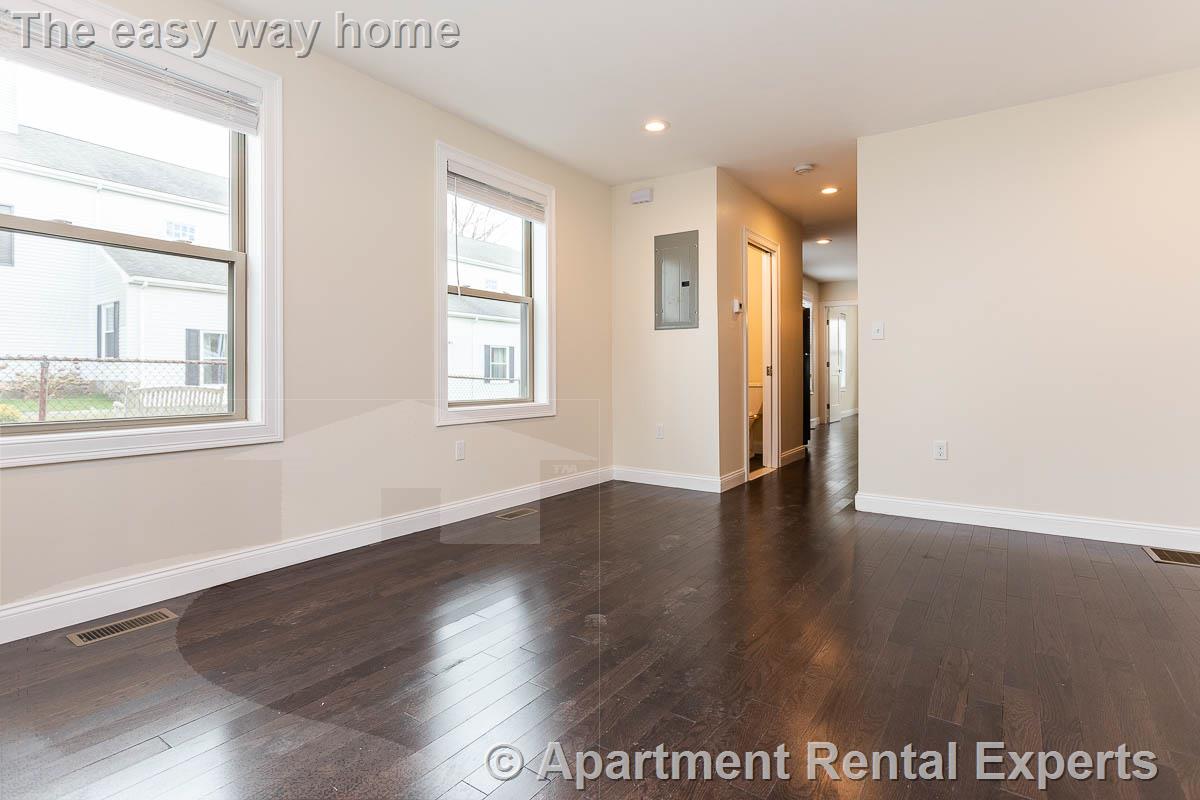 5 bed, 4+ bath apartment for rent at 476 Fulton St, Medford Square — photo 3 of 31