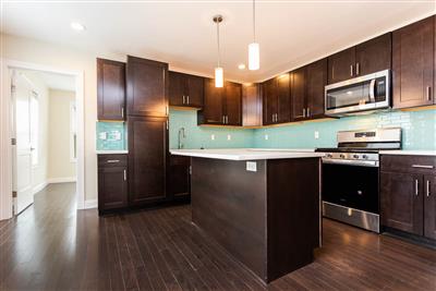 5 bed, 4.5 bath apartment for rent at 476 Fulton St Unit 2, Medford — photo 8 of 31