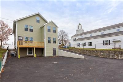 5 bed, 4.5 bath apartment for rent at 476 Fulton St Unit 2, Medford — photo 3 of 31