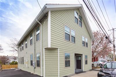 5 bed, 4.5 bath apartment for rent at 476 Fulton St Unit 2, Medford — photo 2 of 31