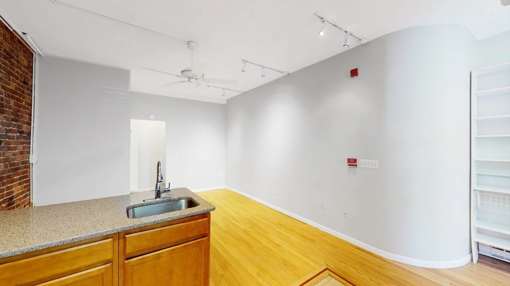 Studio bed, 1 bath apartment for rent at 476 Shawmut Ave Unit 1, South End — photo 7 of 8