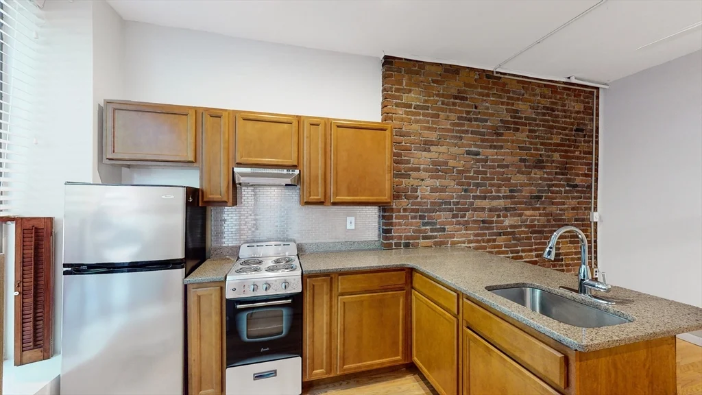 Studio bed, 1 bath apartment for rent at 476 Shawmut Ave Unit 1, South End — photo 4 of 8