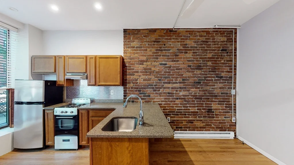 Studio bed, 1 bath apartment for rent at 476 Shawmut Ave Unit 1, South End — photo 5 of 8