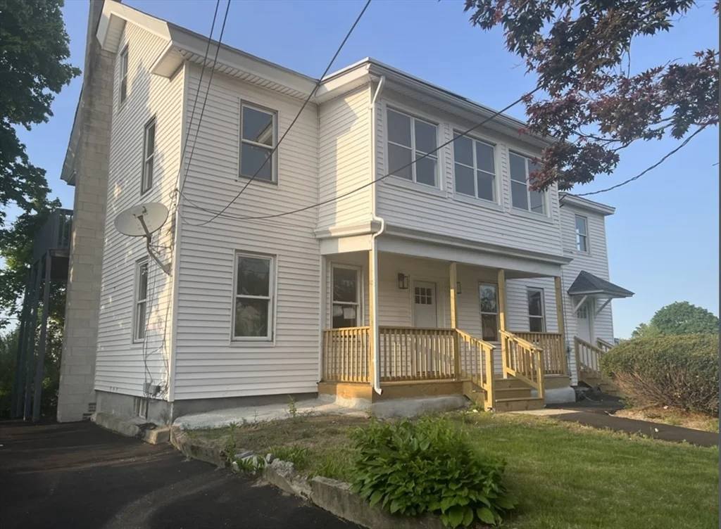 3 bed, 1 bath apartment for rent at 477 Hilldale Ave Unit 1, Haverhill — photo 2 of 7