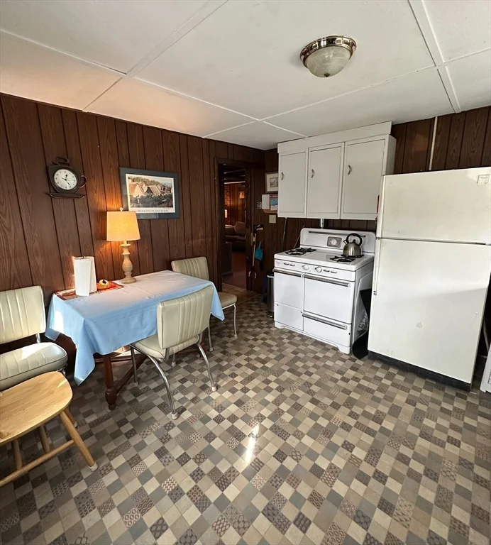 2 bed, 1 bath apartment for rent at 477 Ocean St, Marshfield — photo 15 of 16