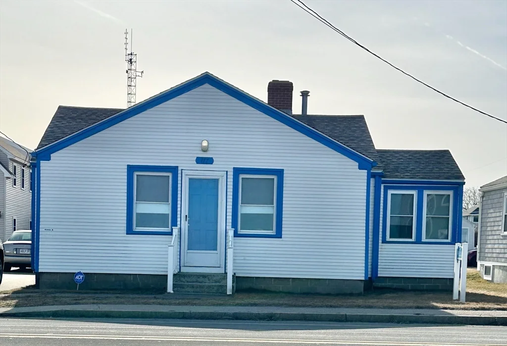2 bed, 1 bath apartment for rent at 477 Ocean St, Marshfield — photo 3 of 16