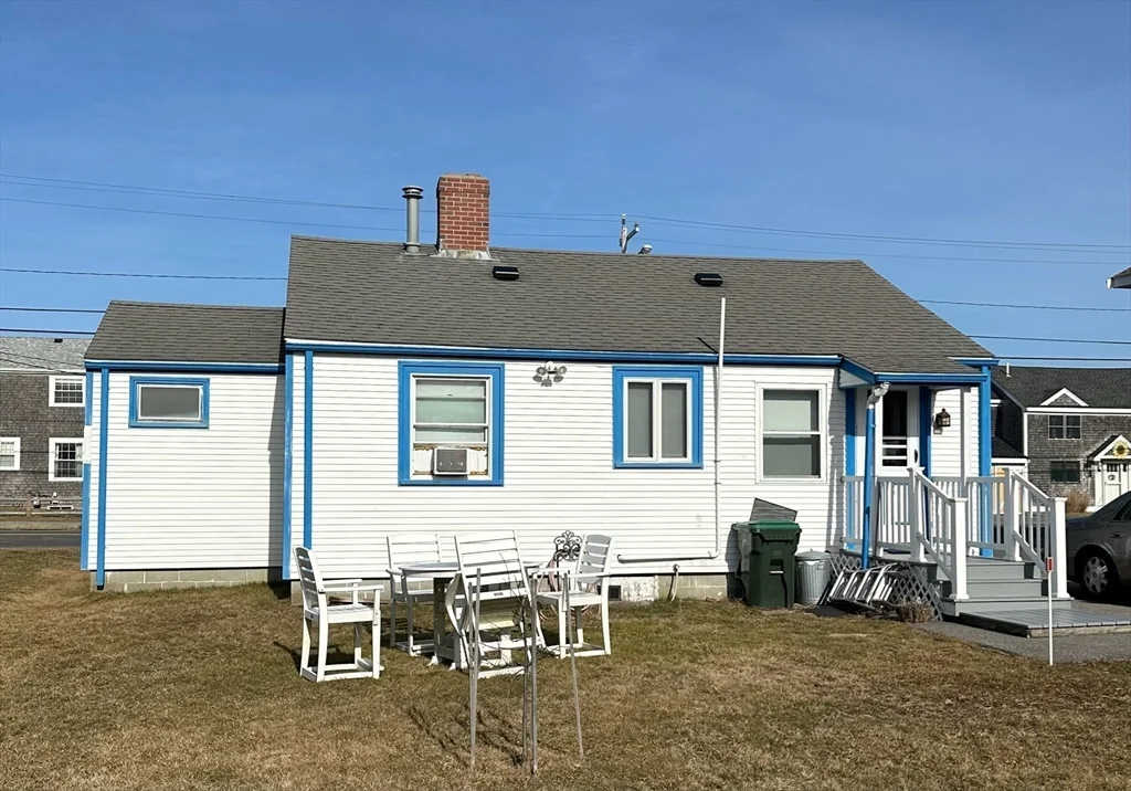 2 bed, 1 bath apartment for rent at 477 Ocean St, Marshfield — photo 4 of 16