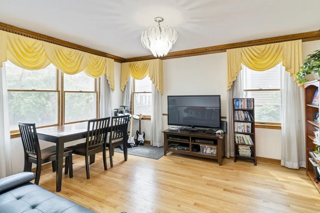5 bed, 3.5 bath apartment for rent at 478 Clinton Rd Unit 1, Chestnut Hill — photo 3 of 16