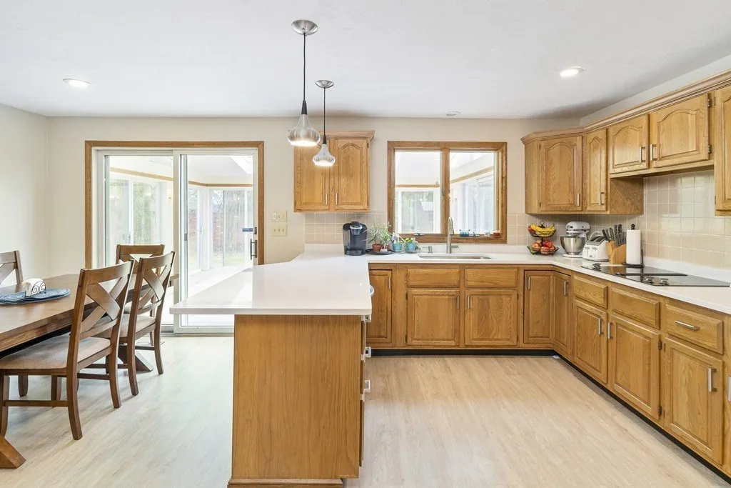 5 bed, 3.5 bath apartment for rent at 478 Clinton Rd Unit 1, Chestnut Hill — photo 6 of 16