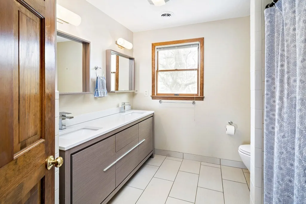 5 bed, 3.5 bath apartment for rent at 478 Clinton Rd Unit 1, Chestnut Hill — photo 9 of 16