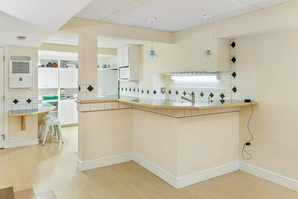 5 bed, 3.5 bath apartment for rent at 478 Clinton Rd Unit 1, Chestnut Hill — photo 14 of 16