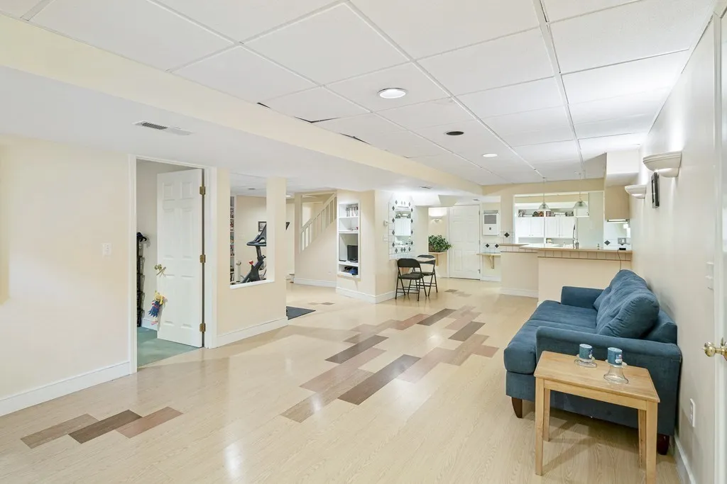 5 bed, 3.5 bath apartment for rent at 478 Clinton Rd Unit 1, Chestnut Hill — photo 12 of 16